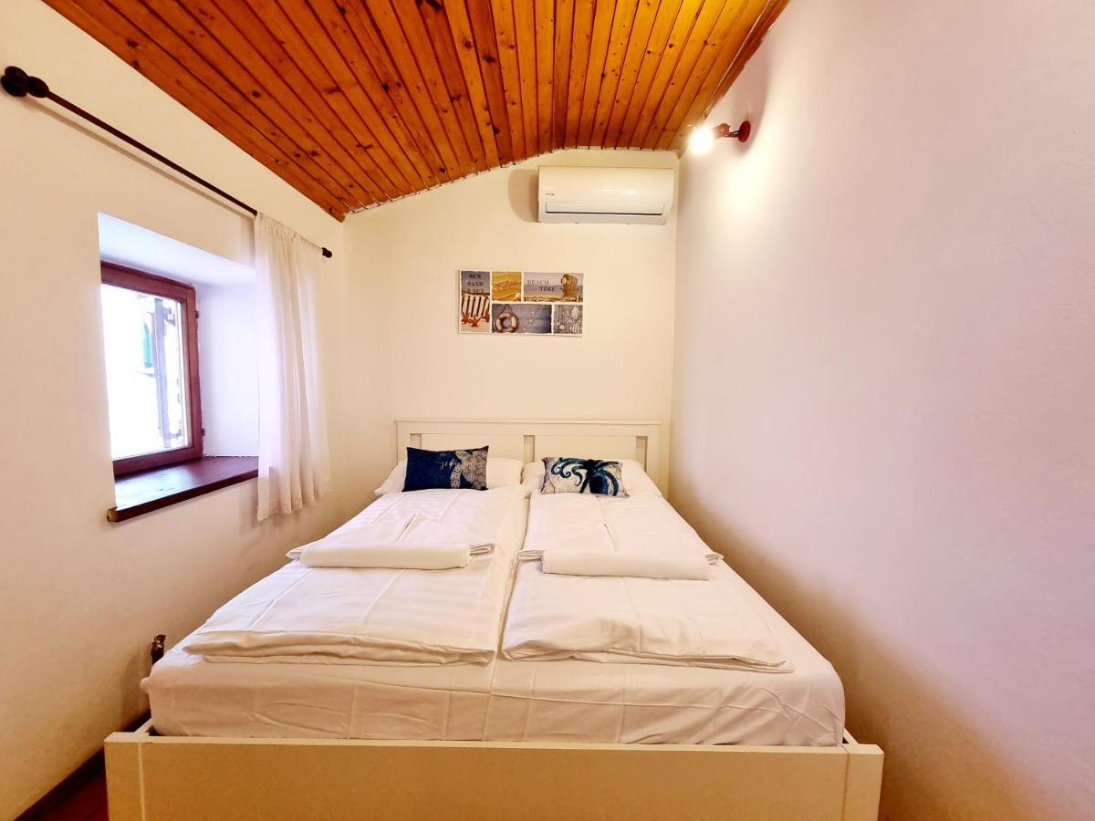 Apartment Hisa Delfinov - Old Dolphin House